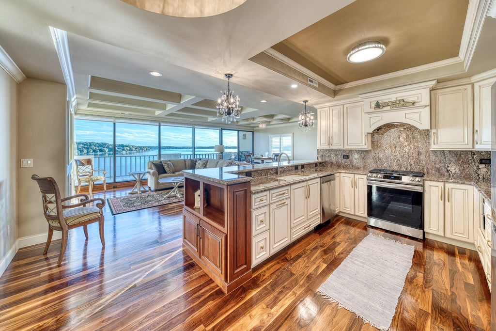 101 Broad 603, Lake Geneva