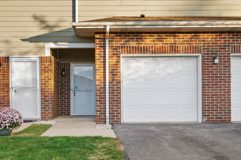 6746 100th Pl G, Pleasant Prairie