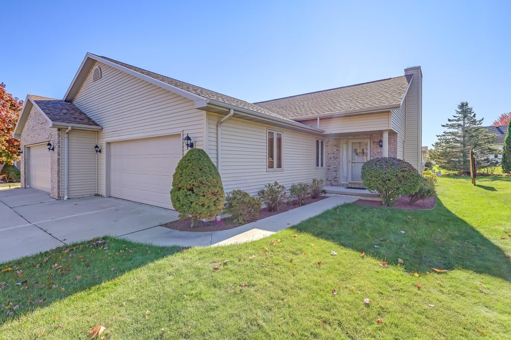 4911 Elmer Ln, Manitowoc