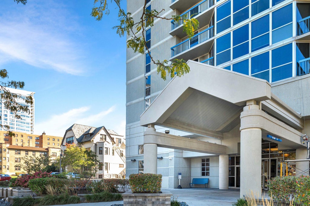 1660 N Prospect Ave 702, Milwaukee