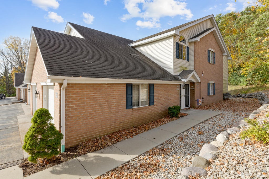 S77w19599 Lakewood Dr, Muskego