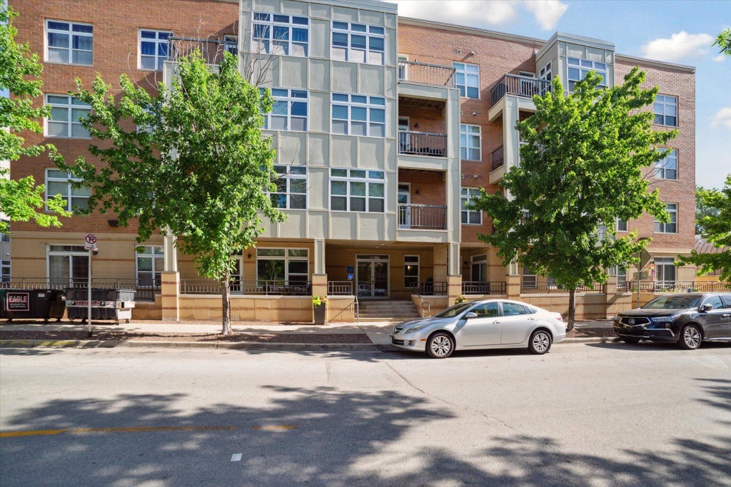 1925 N Water St 100, Milwaukee