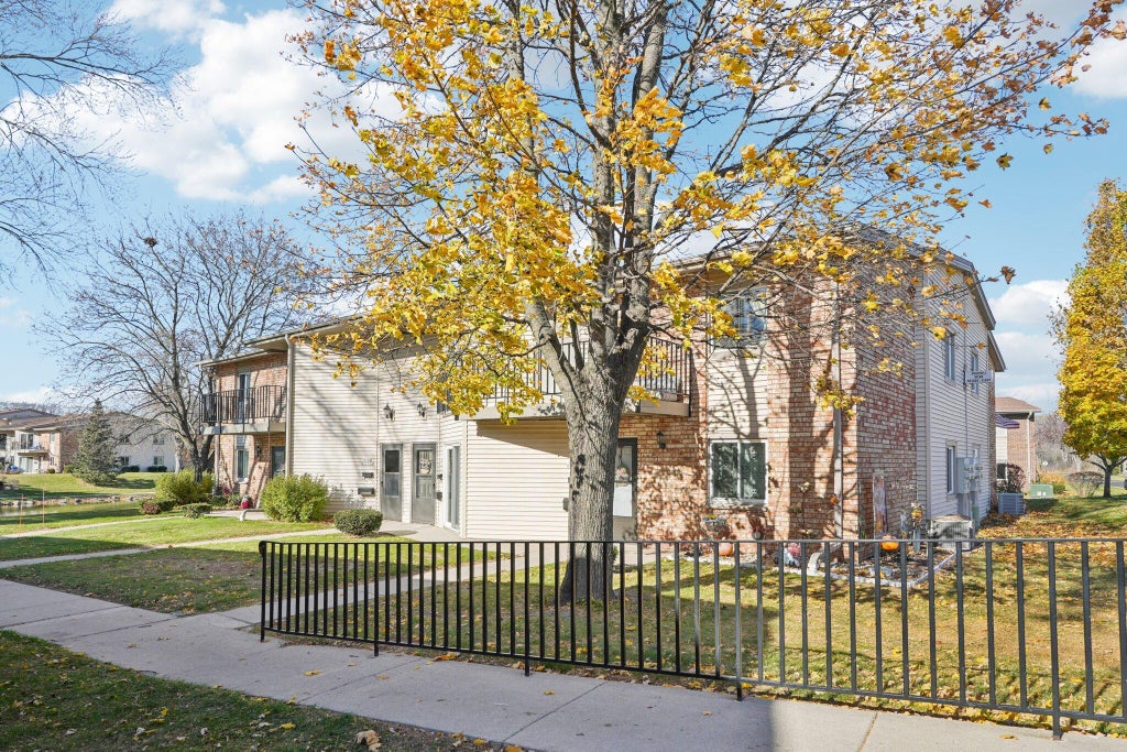 W168n11523 El Camino, Germantown