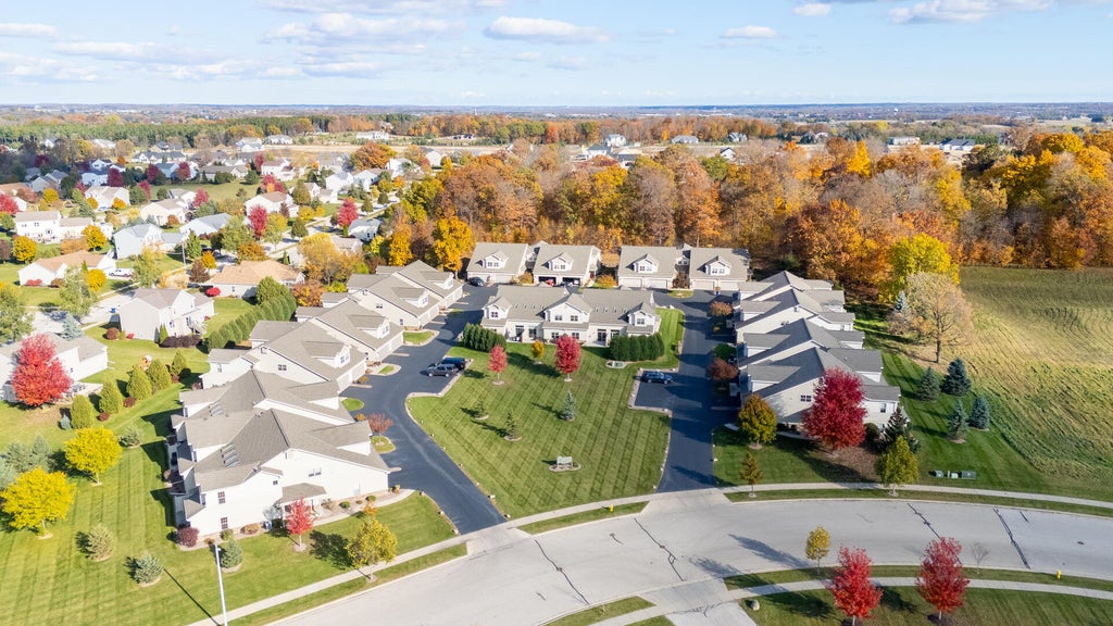 572 Cedar Bluffs Way, Slinger