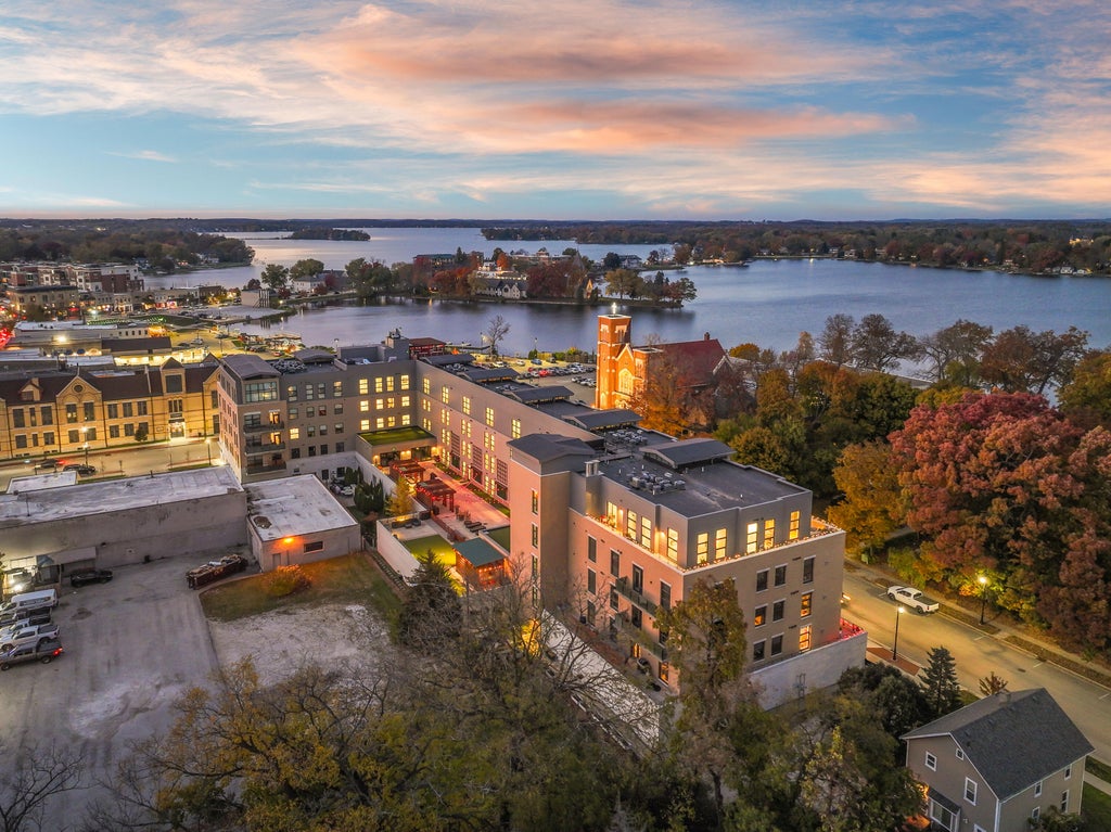 215 E Pleasant St 508, Oconomowoc