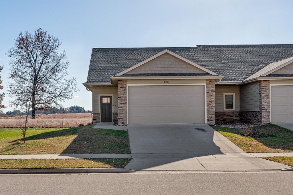 1810 Prairie, Holmen