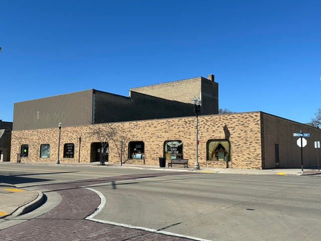 1816 Washington, Two Rivers