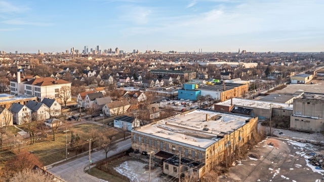 3000 W Clarke, Milwaukee