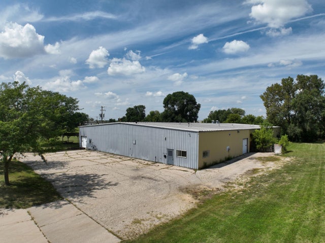 848 E Commercial, Whitewater