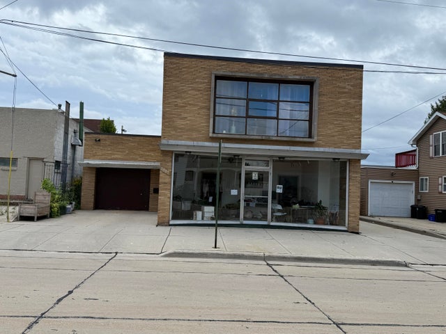 1507 20th B, Two Rivers