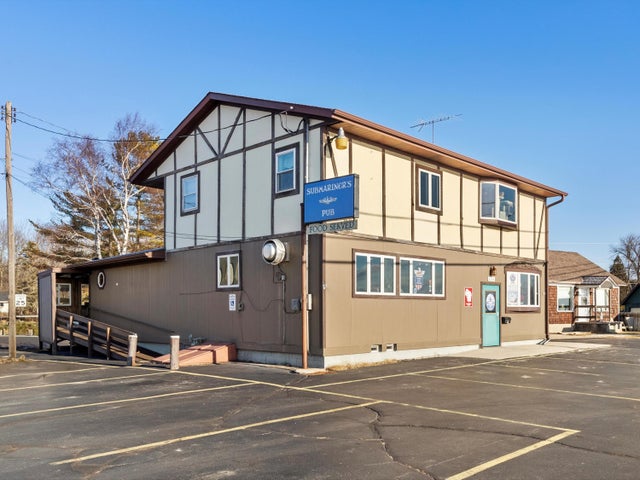 4220 Memorial, Two Rivers