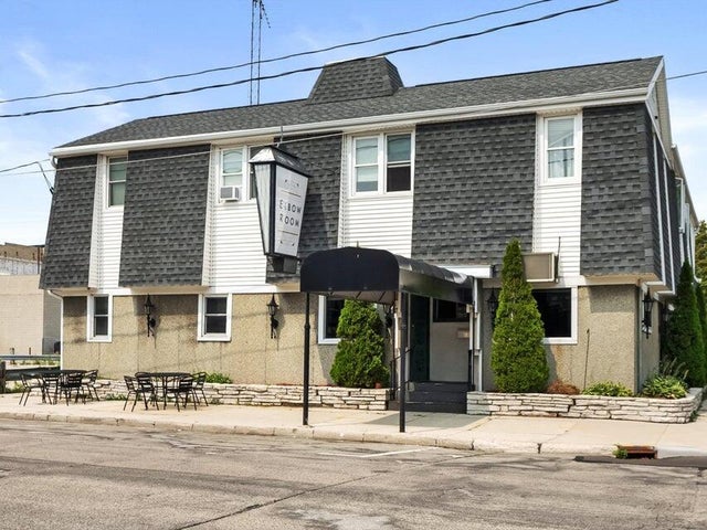 702 Buffalo, Manitowoc