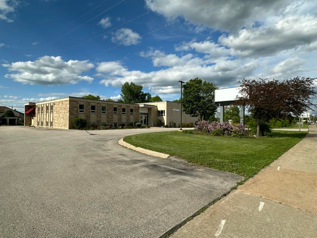 114 E Wisconsin, Sparta