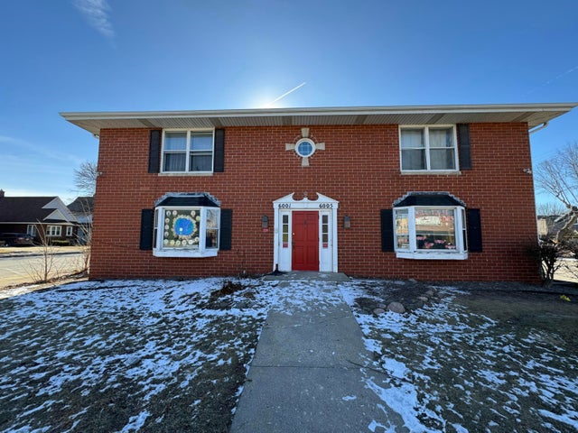 6001 W North 6005, Wauwatosa