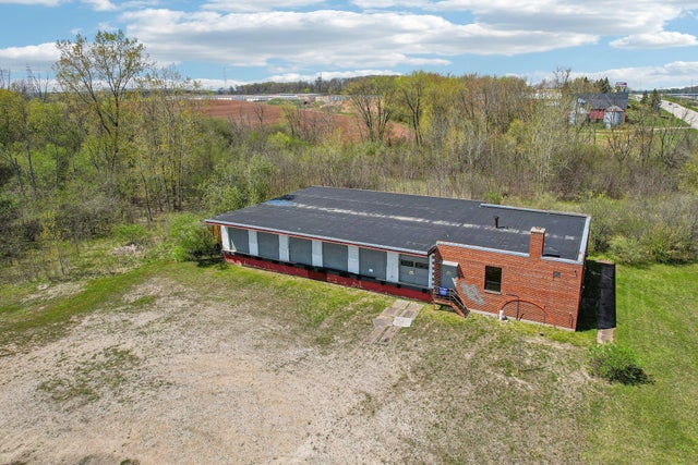 1915 County Road W, Grafton