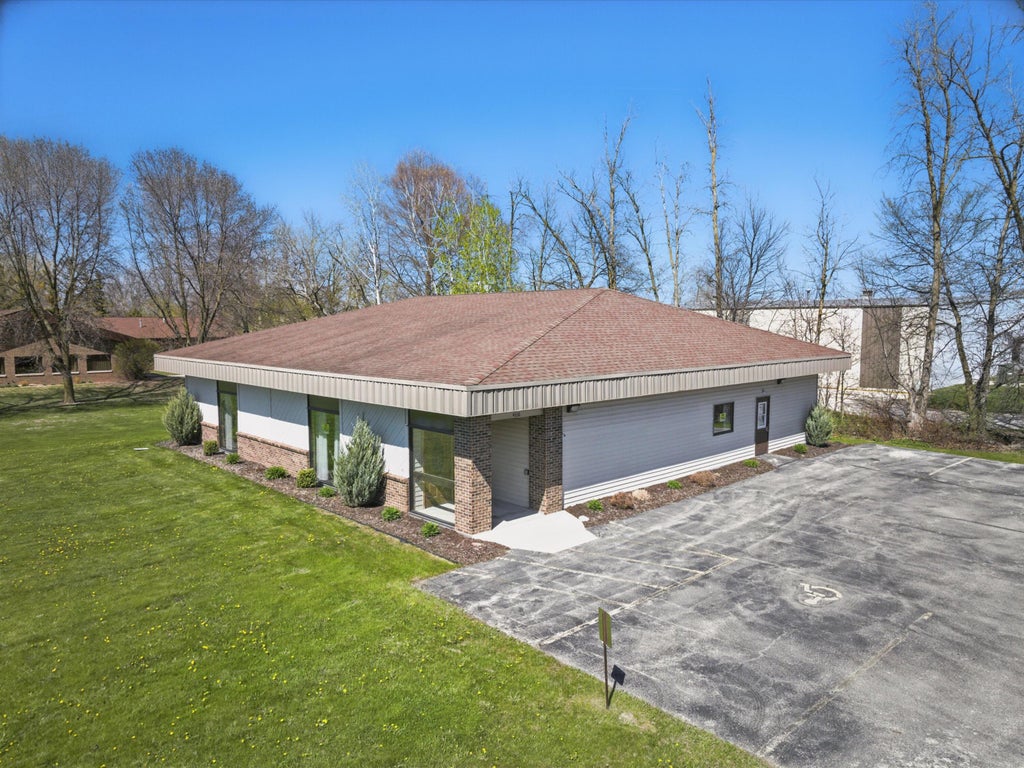 4638 Expo Dr, Manitowoc