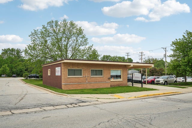 234 Oakton, Pewaukee