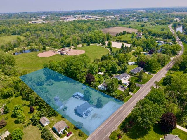 3172 N Riverside, Saukville