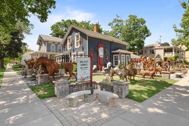 905 W Main, Lake Geneva