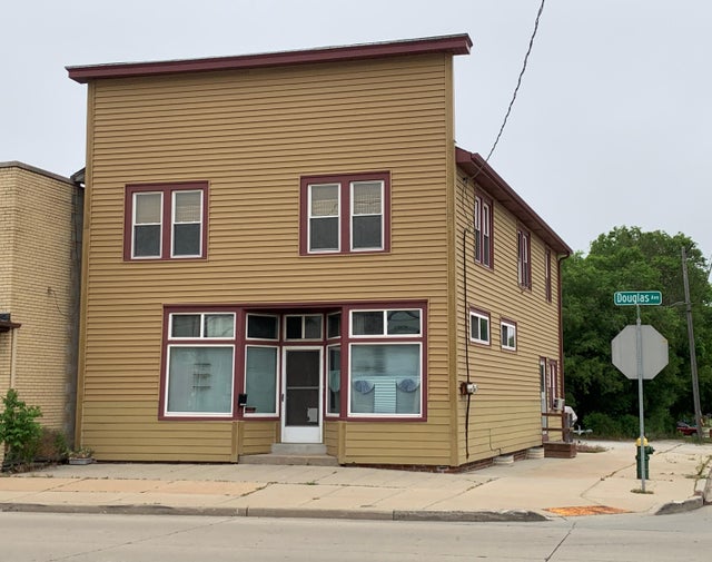 3401 Douglas, Racine