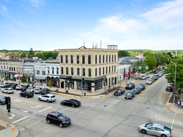 703 W Main, Lake Geneva