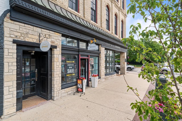 707 W Main, Lake Geneva