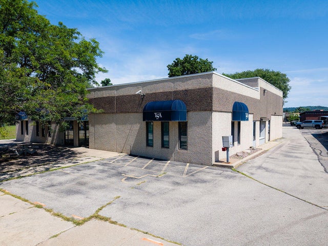 3437-3439 East, La Crosse