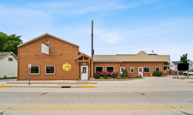 1702 Wisconsin, New Holstein