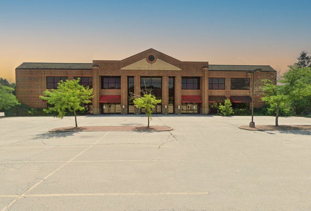 18615 W Bluemound, Brookfield