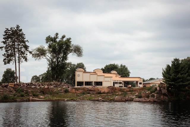 250 E Bannerman, Redgranite