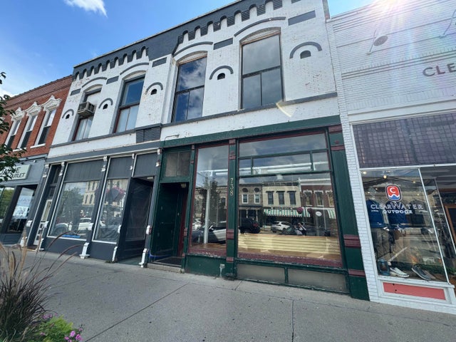 736 W Main 738, Lake Geneva
