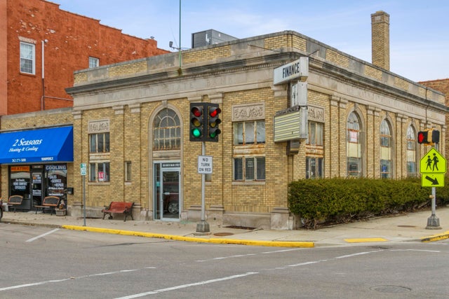 100 N Main, Walworth