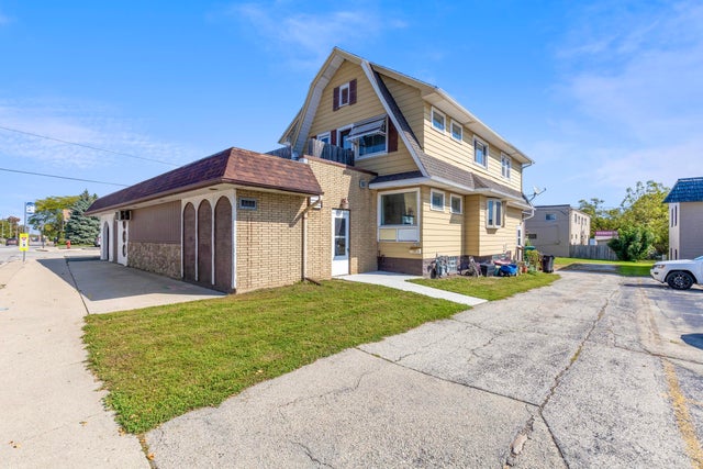 2703 S Chicago, South Milwaukee