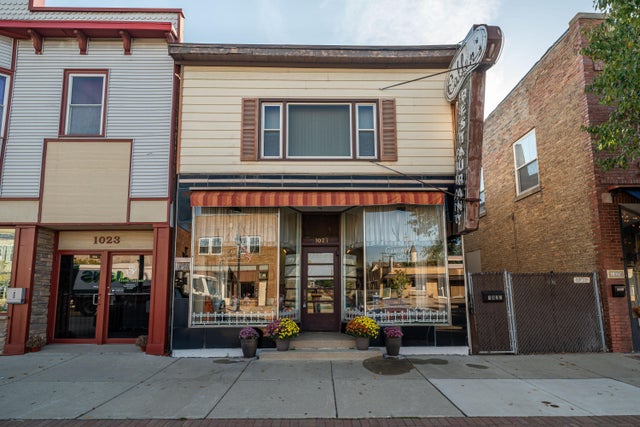 1027 Main, Union Grove