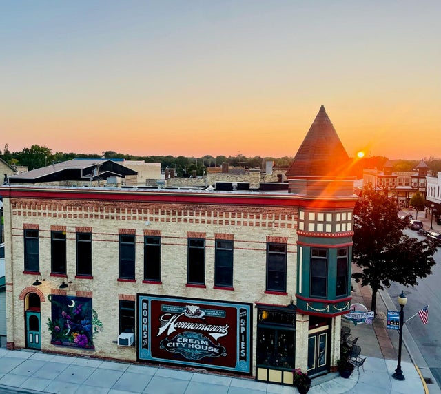 300 Steele, Algoma