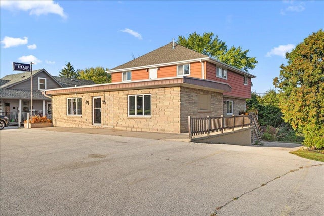 1817 N Main 1819, West Bend