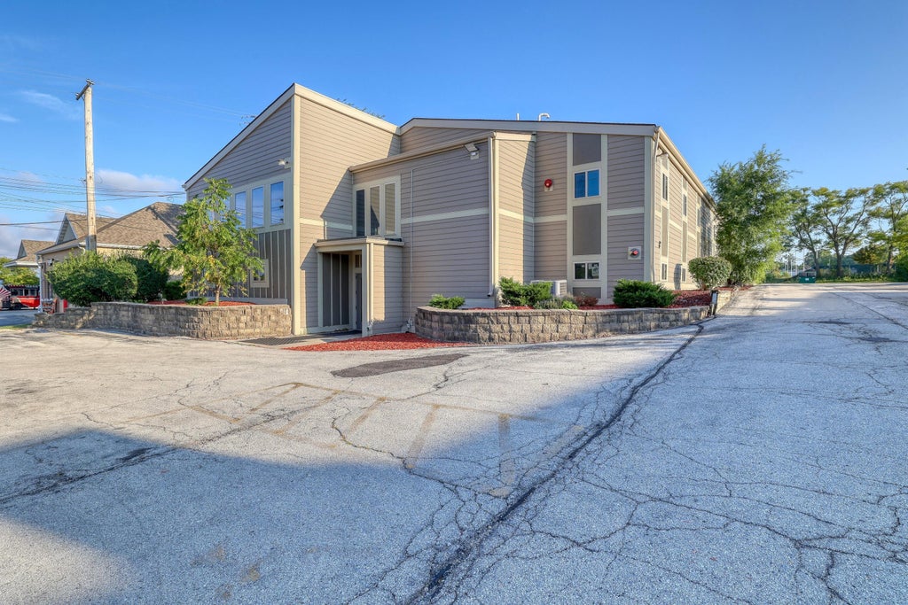 2741 W Layton Ave, Greenfield