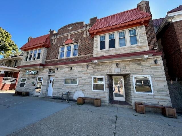 3421 W State 2-2, Milwaukee