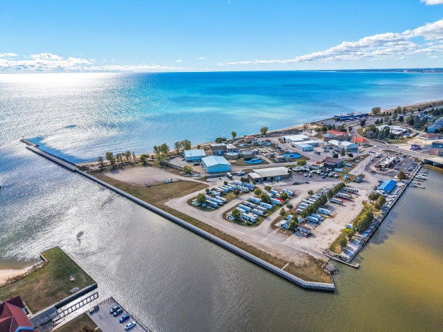 1400 Lake, Two Rivers