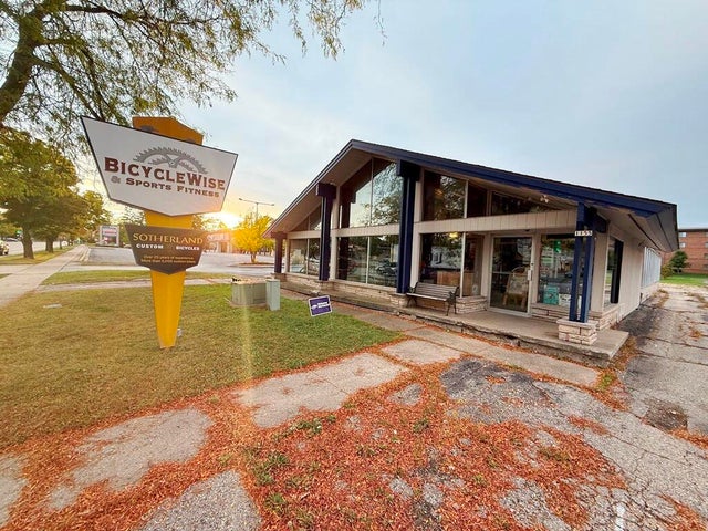 1155 W Main, Whitewater