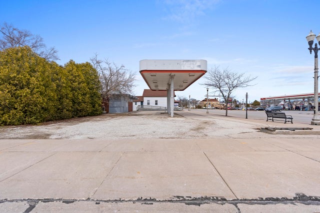 2106 Washington, Two Rivers