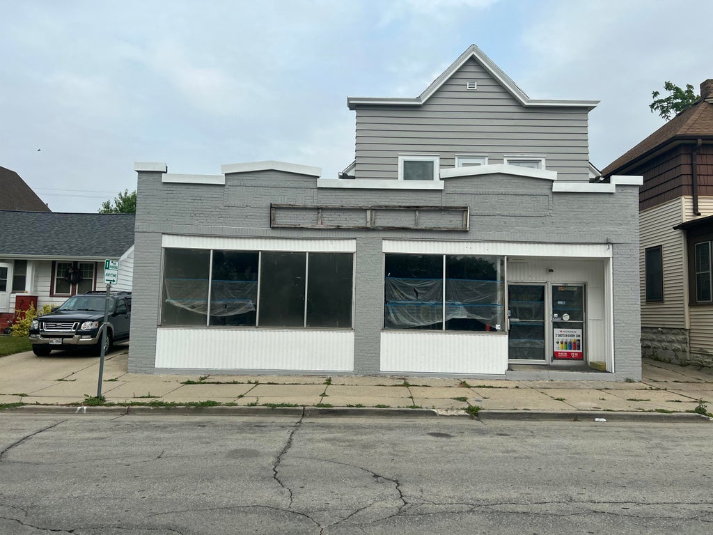 1568 S 81st St, West Allis