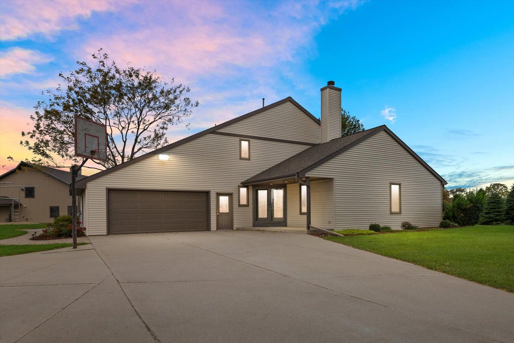 N9171 Nelson Rd, La Grange