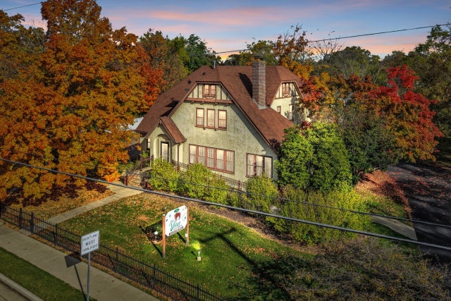 2932 Northwestern, Racine