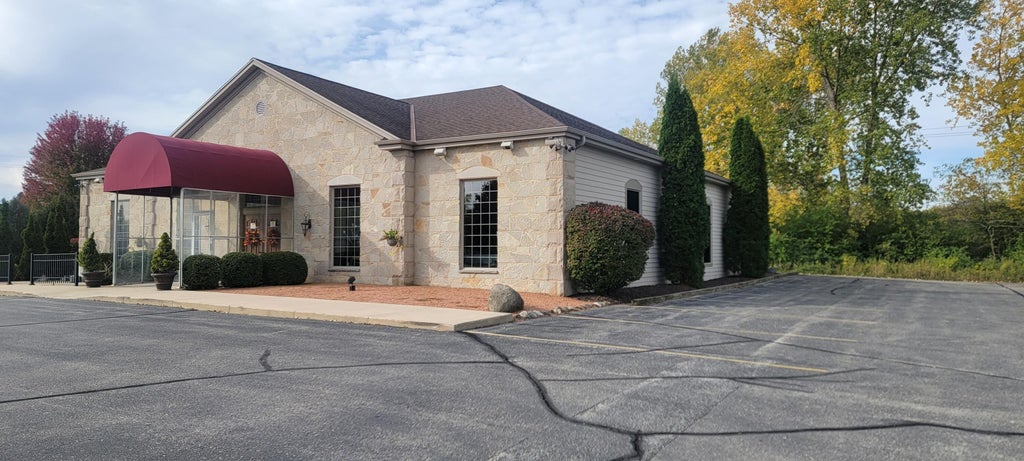 151 Progress Dr, Saukville