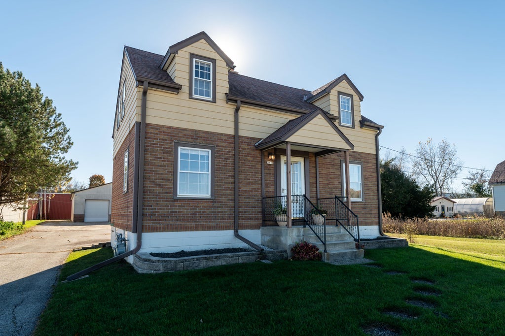 2411 W Mill Rd, Glendale