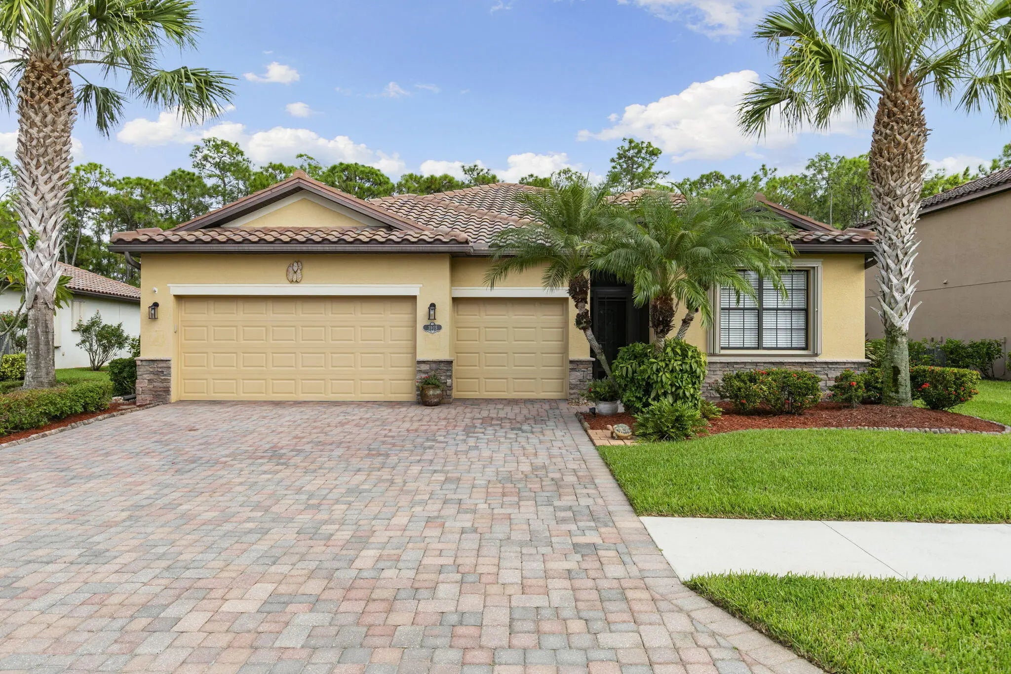 Photo of Listing #2250513