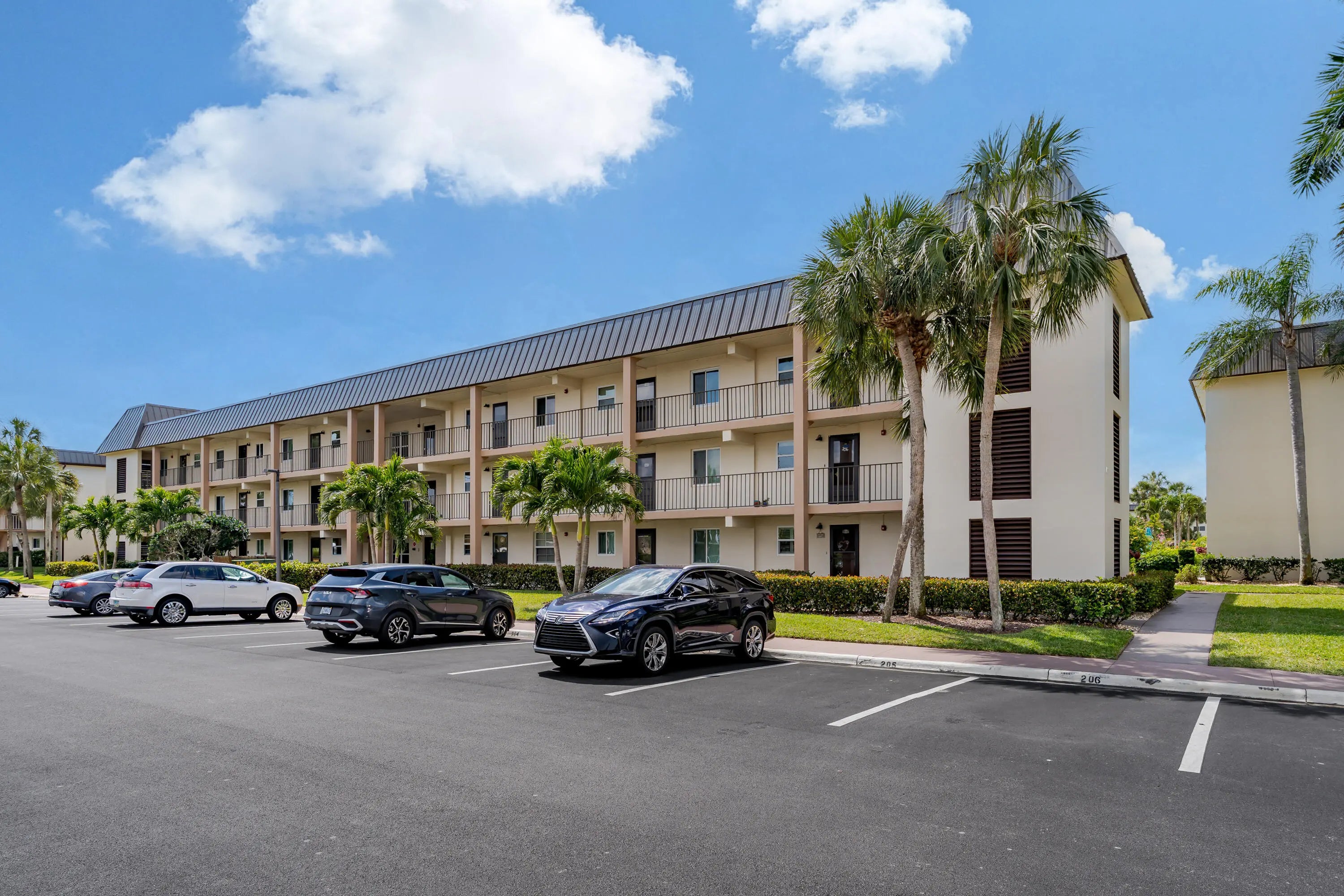 Photo of Listing #2251042