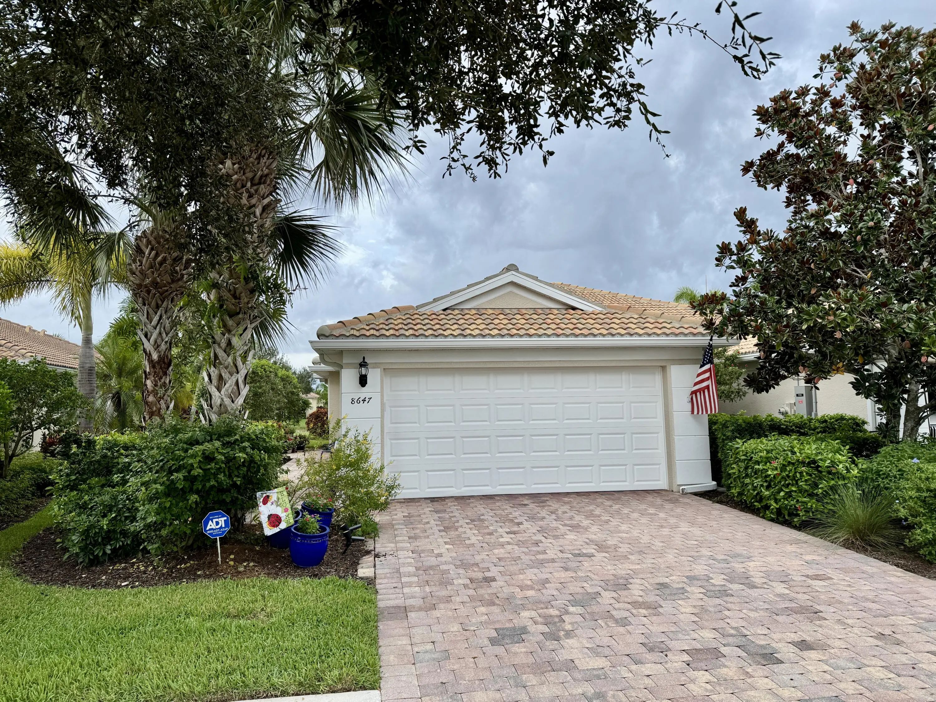 Photo of Listing #2261563