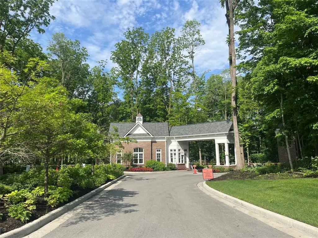 10382 Holliday Farms Blvd, Zionsville